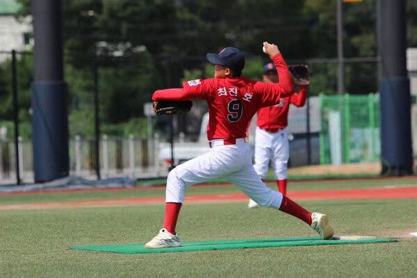 © 갈산초등학교 9번 최진호 선수 투구 모습